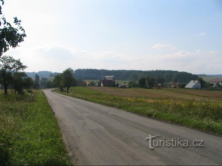 Blick vom Friedhof auf Bravinné