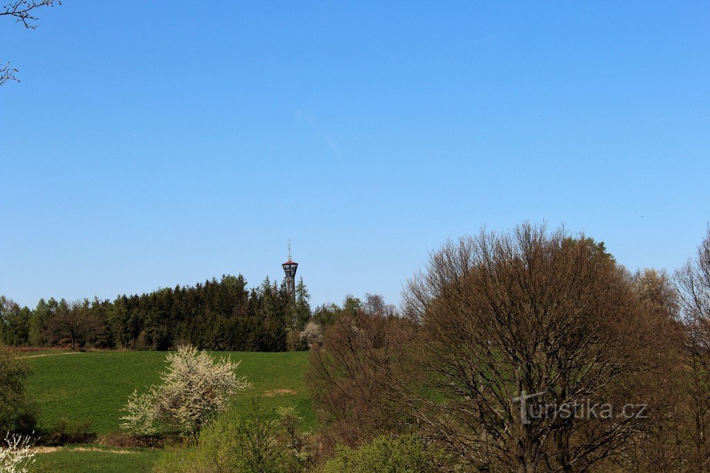 Vue de Březák et de la tour de guet