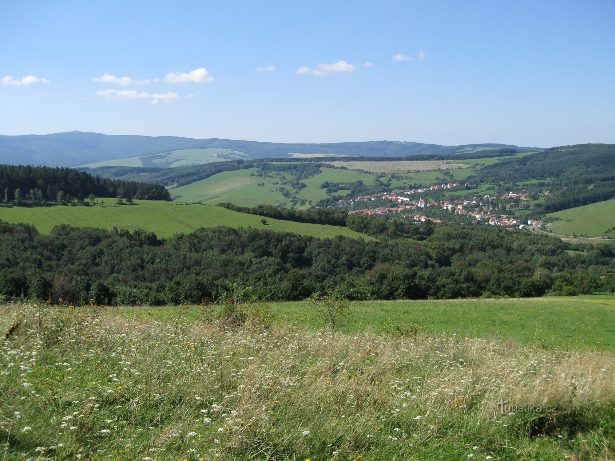 Pohled na Březovou a Velkou Javořinu