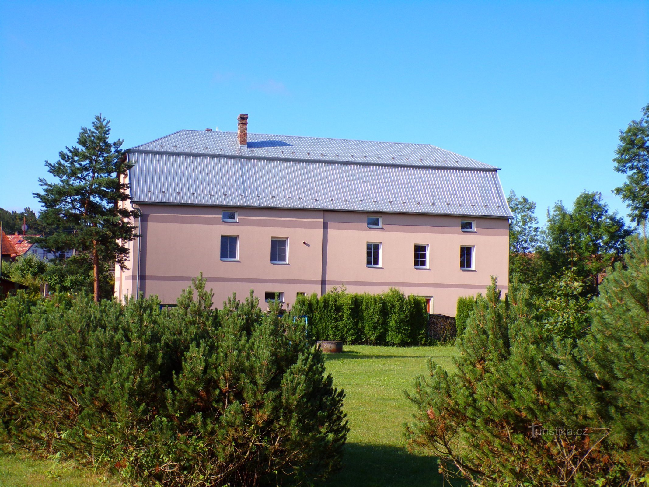 Blick auf die ehemalige Mühle in Mitrov (10.7.2022)