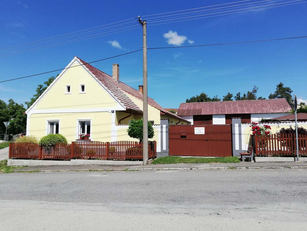 Vista de toda la casa de campo con apartamentos Stříbřec 94