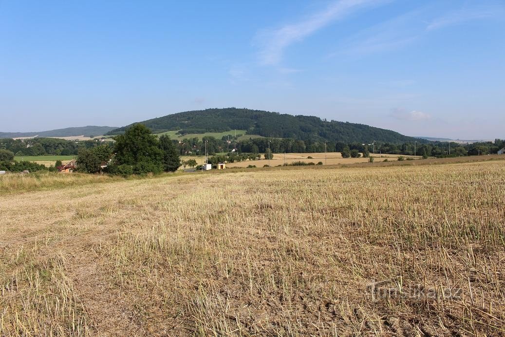 Vedere din Červené Poříčí, Stramchyná în fundal