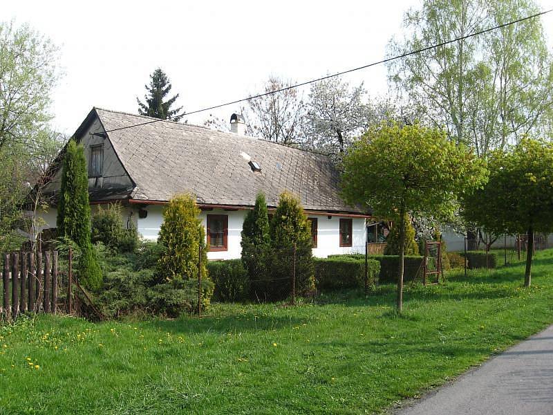 widok chaty od ulicy Čechova