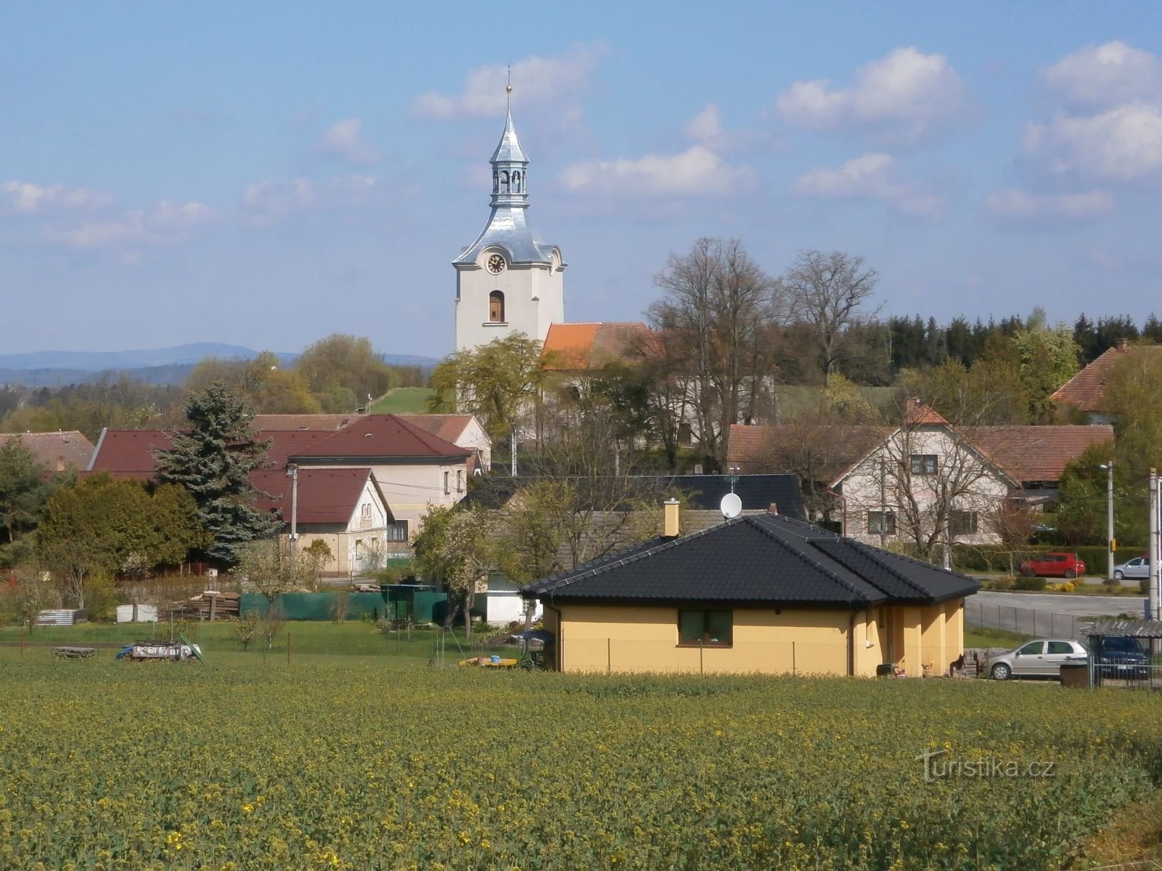 Vue de Číbuz depuis le cimetière (30.4.2017 avril XNUMX)