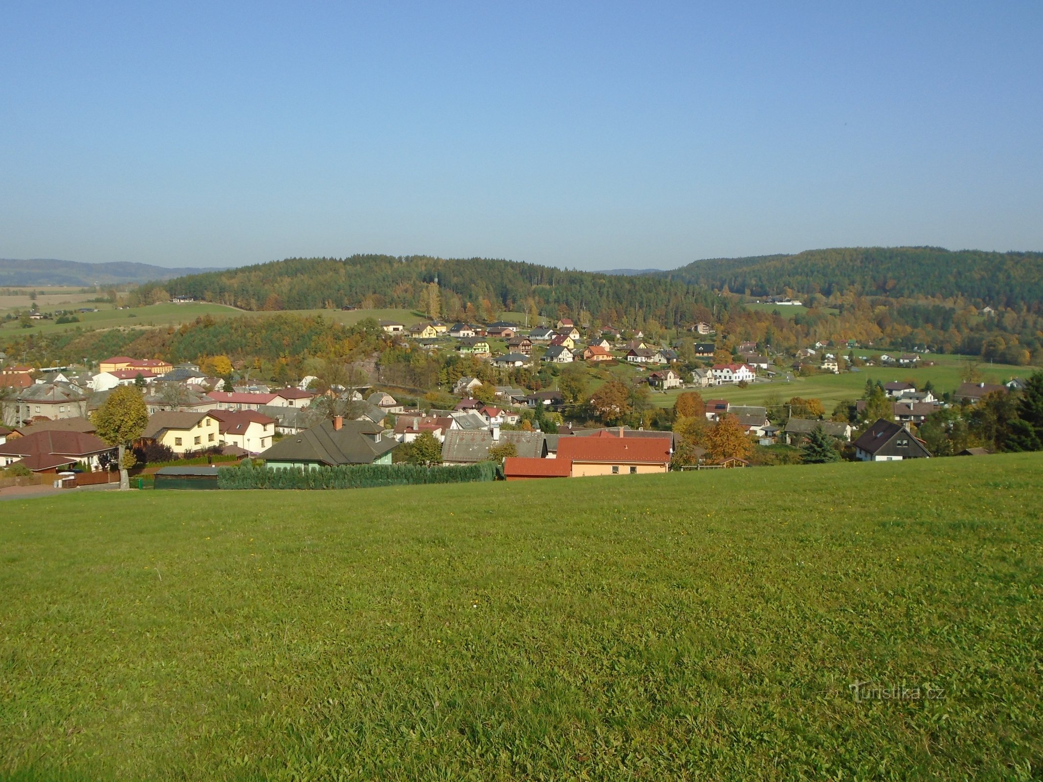 Vue de Havlovice, Háječek est au milieu au-dessus du village