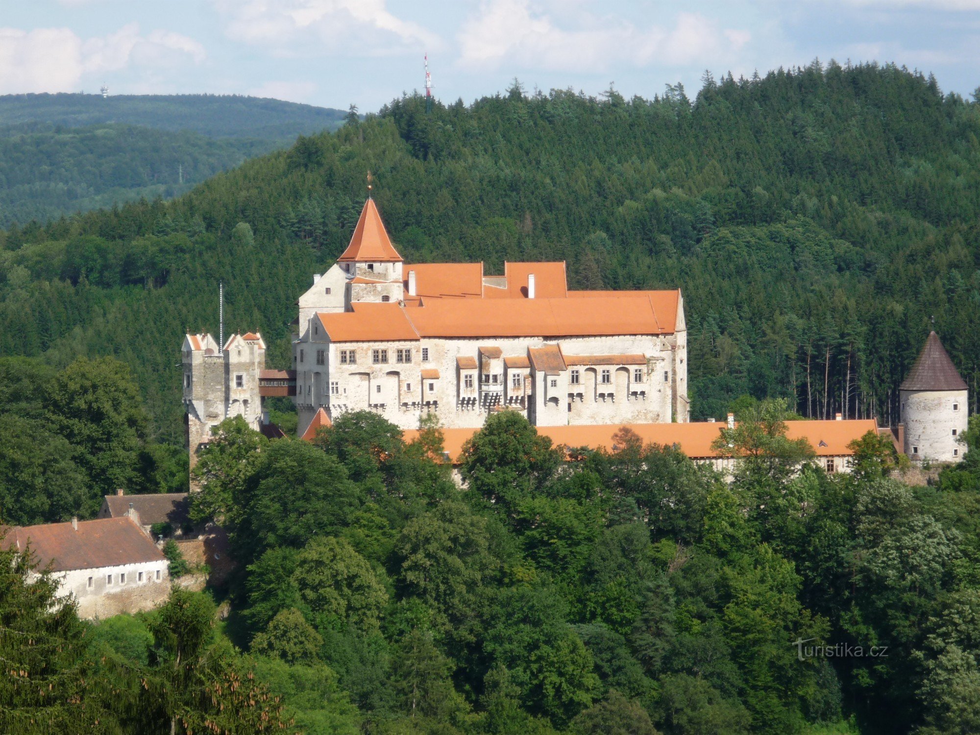 Widok na zamek Pernštejn