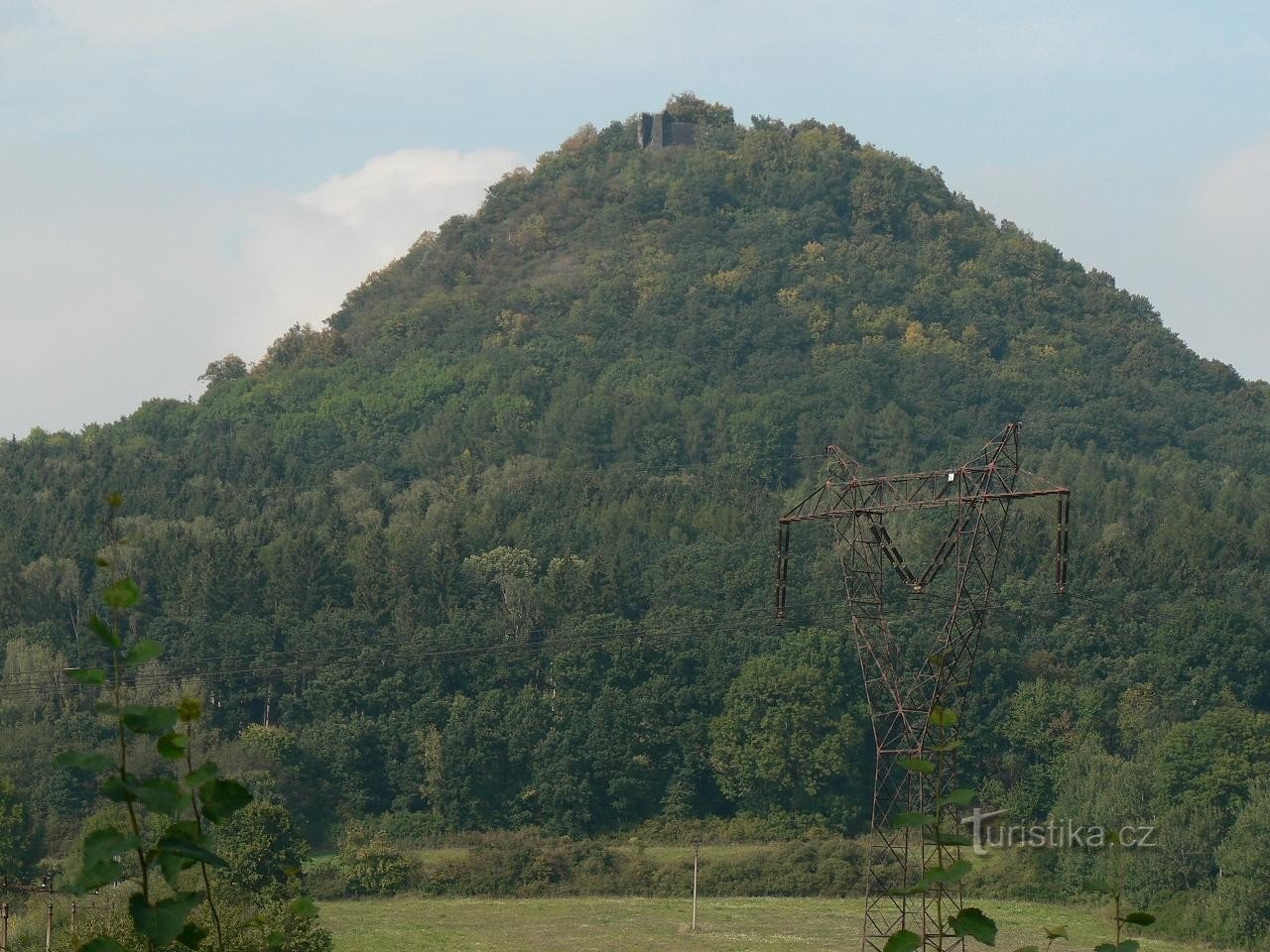 Pohled na hrad Ronov