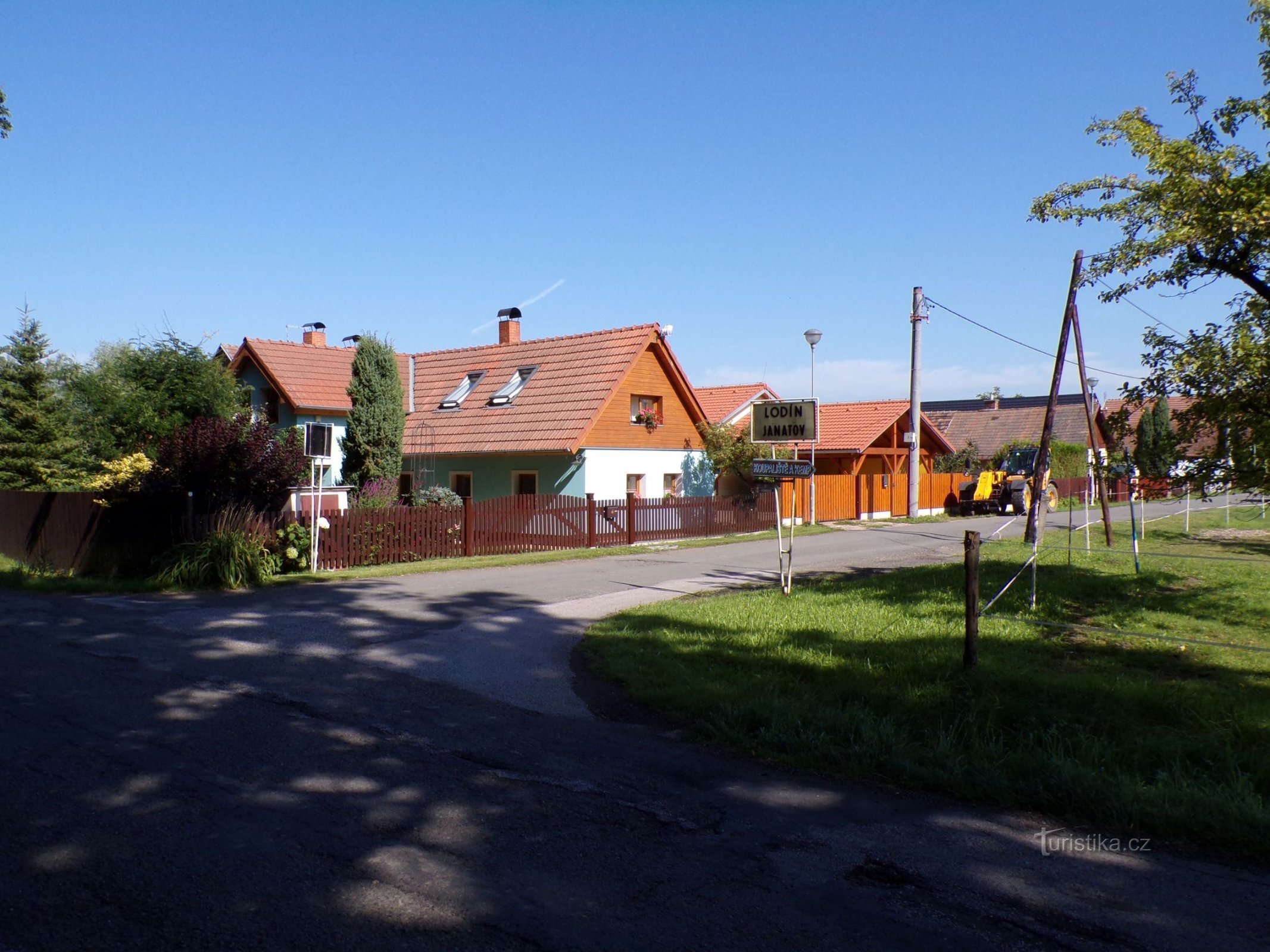 Vista de Janatov desde la carretera principal (15.8.2021/XNUMX/XNUMX)