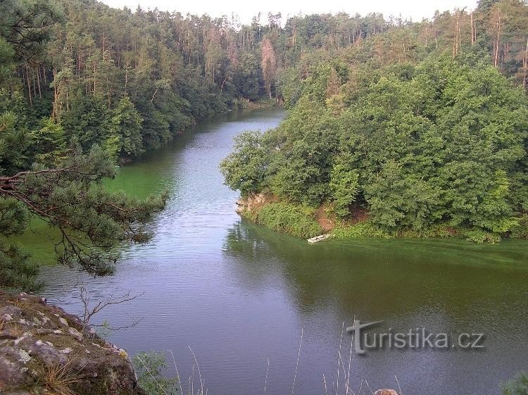 view of the Jevišovice dam: From the vantage point at the blue tourist sign behind the car park