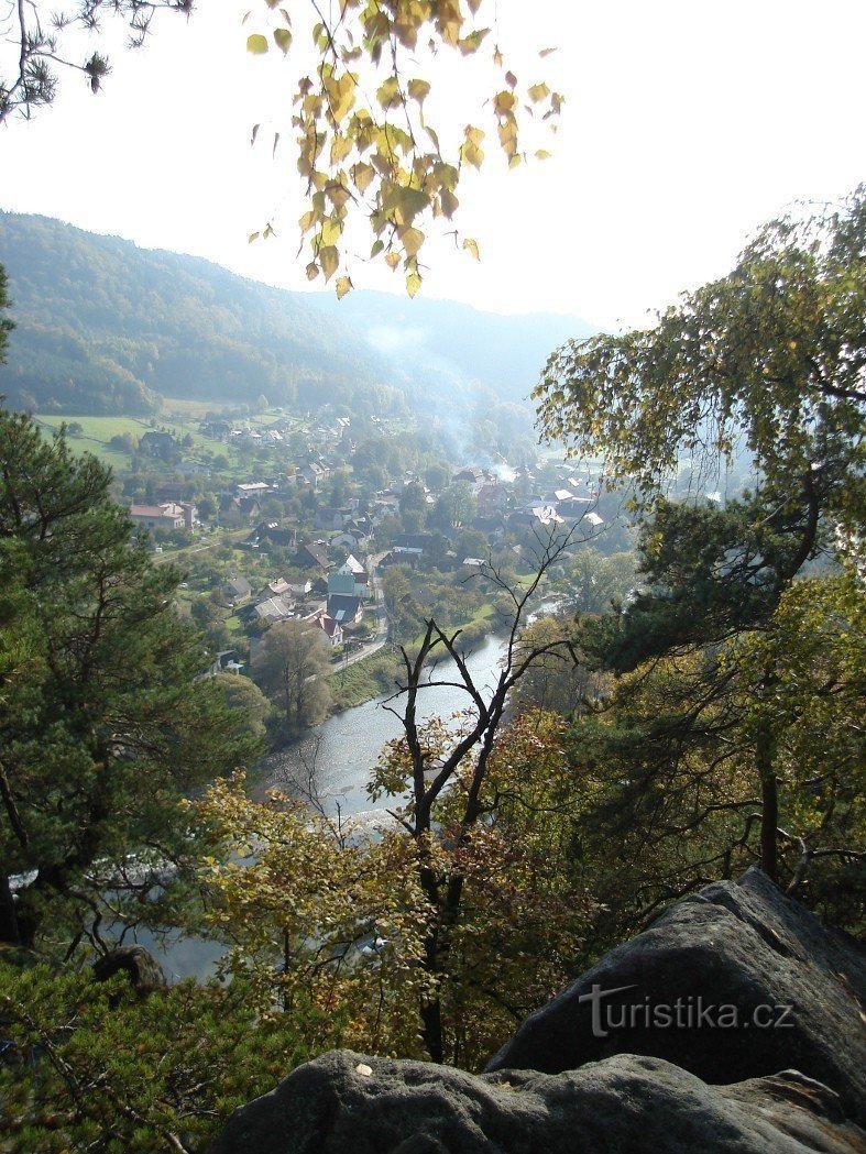 Vedere la Jizera de pe stânca de deasupra punctului de belvedere