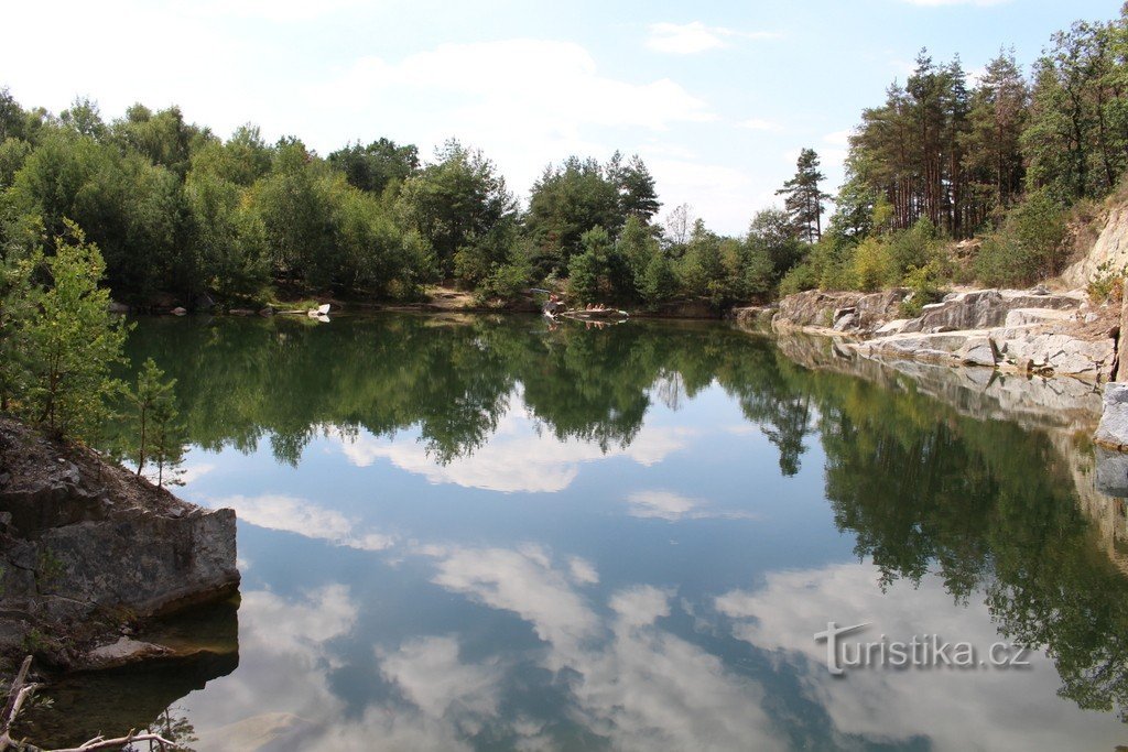 Vedere spre malul de sud al lacului