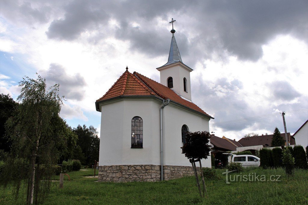 Blick auf die Kapelle von Osten