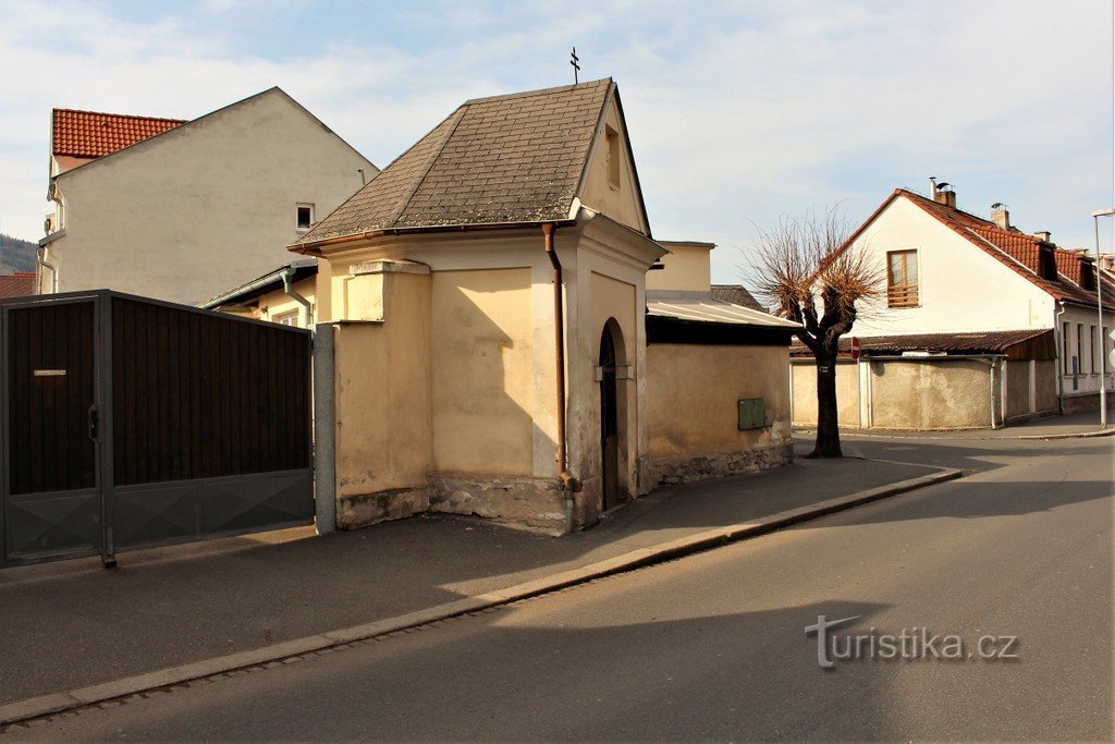 Blick auf die Kapelle von Westen