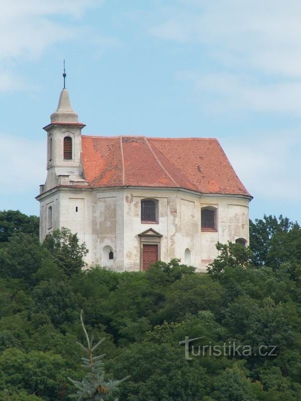 Widok kaplicy z Dolní Kounice