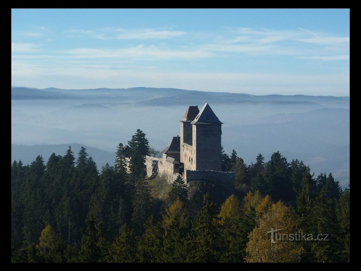 Widok na Kašperk z Pustý hradek