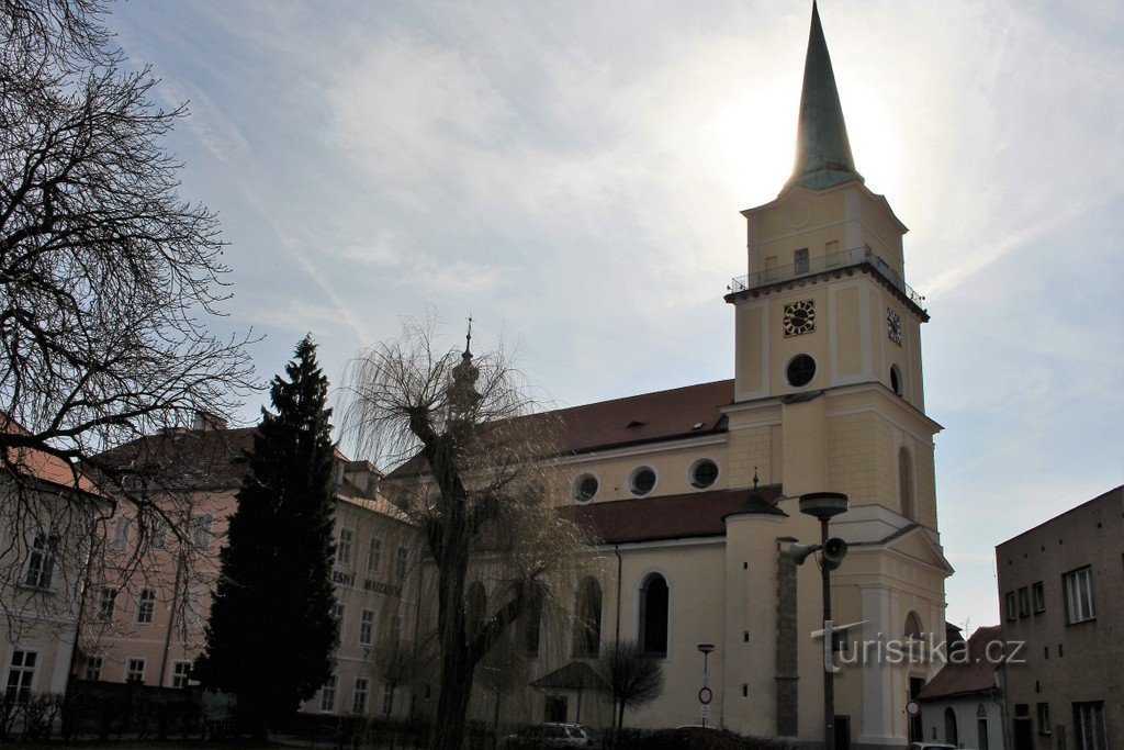 Gezicht op de kerk vanuit het noorden