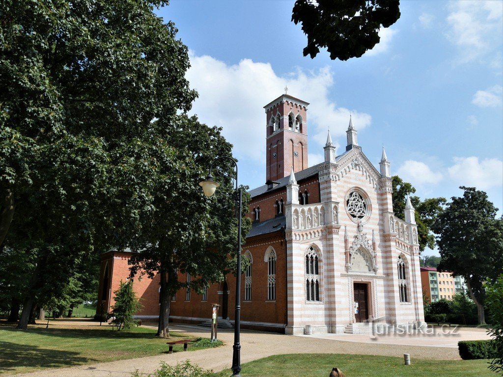 Vue de l'église depuis le NW