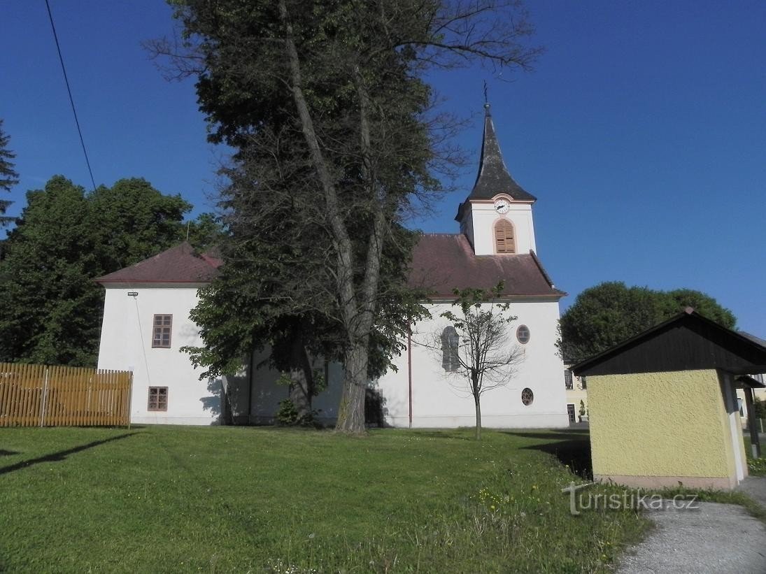 Blick auf die Kirche von Osten