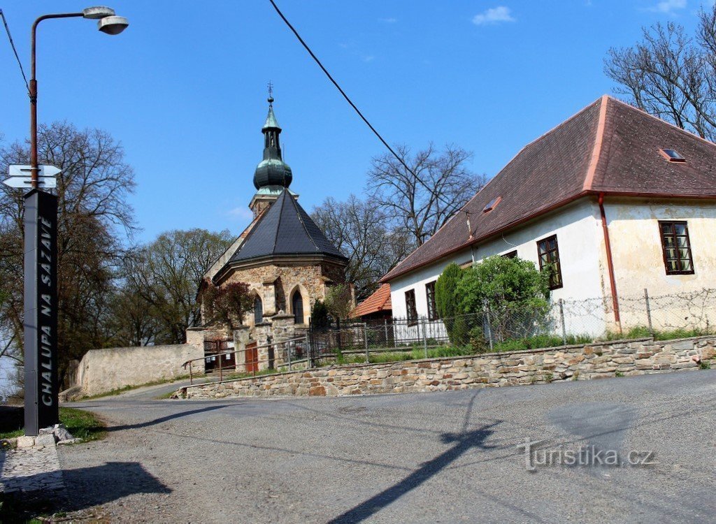 Kilátás a templomra keletről