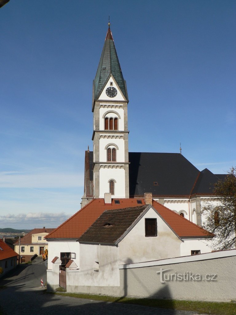 Blick von der Burg auf die Kirche