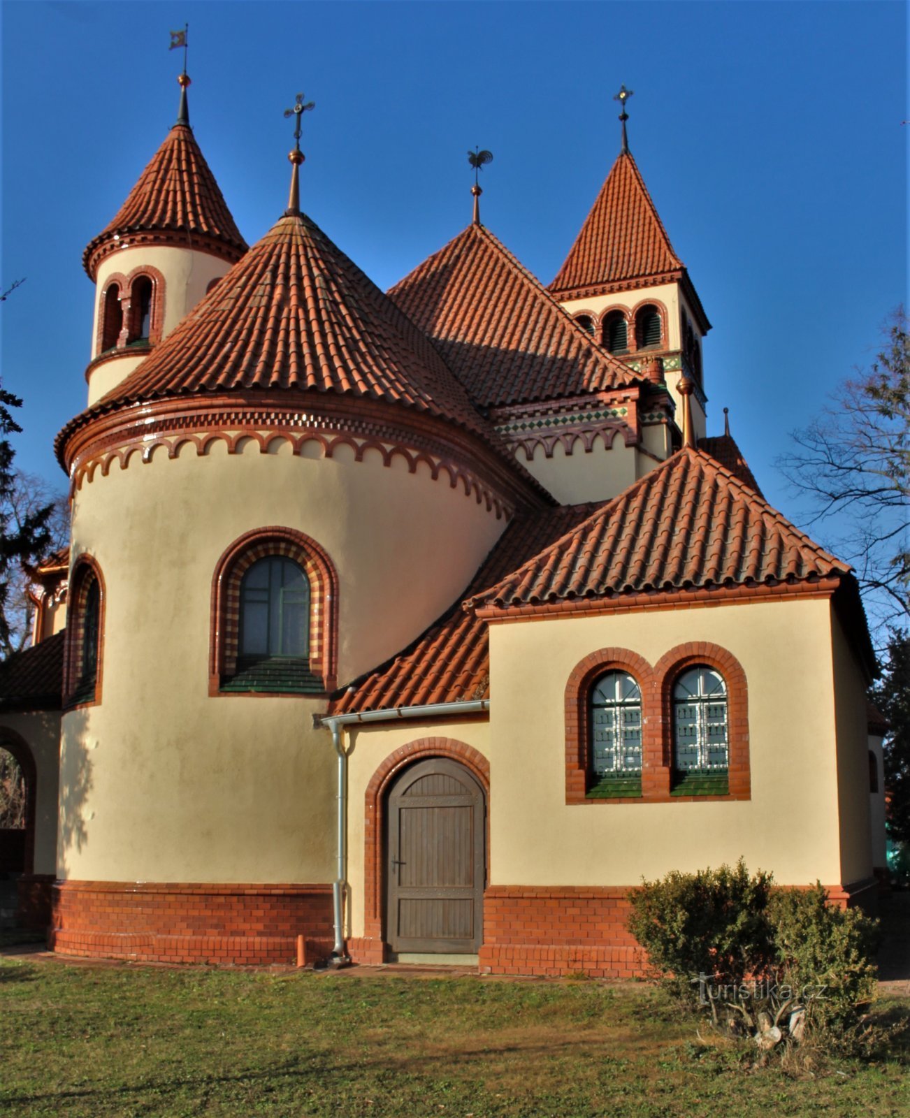 Vista da igreja da parte de trás