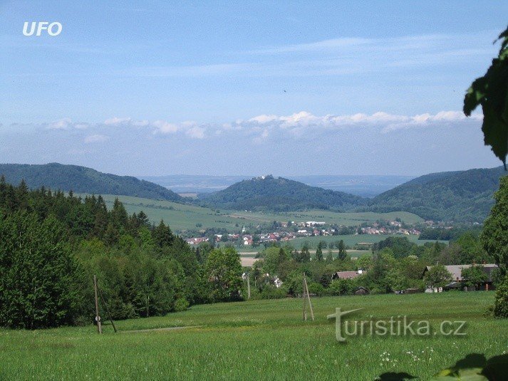 pohled na Kozlovice a Kazničov od Ondřejníku