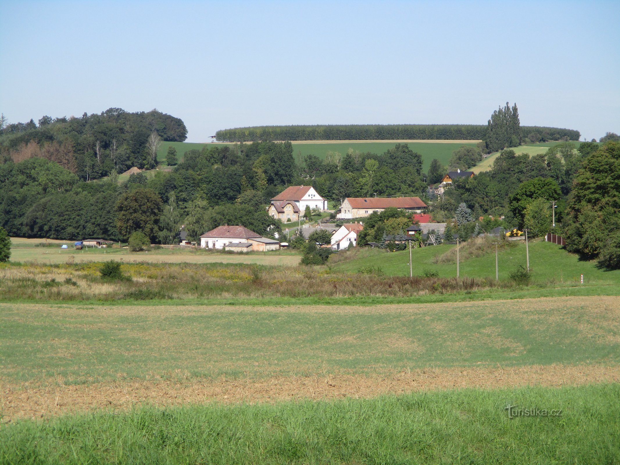 Uitzicht op Krábčice vanaf de weg van Dolan