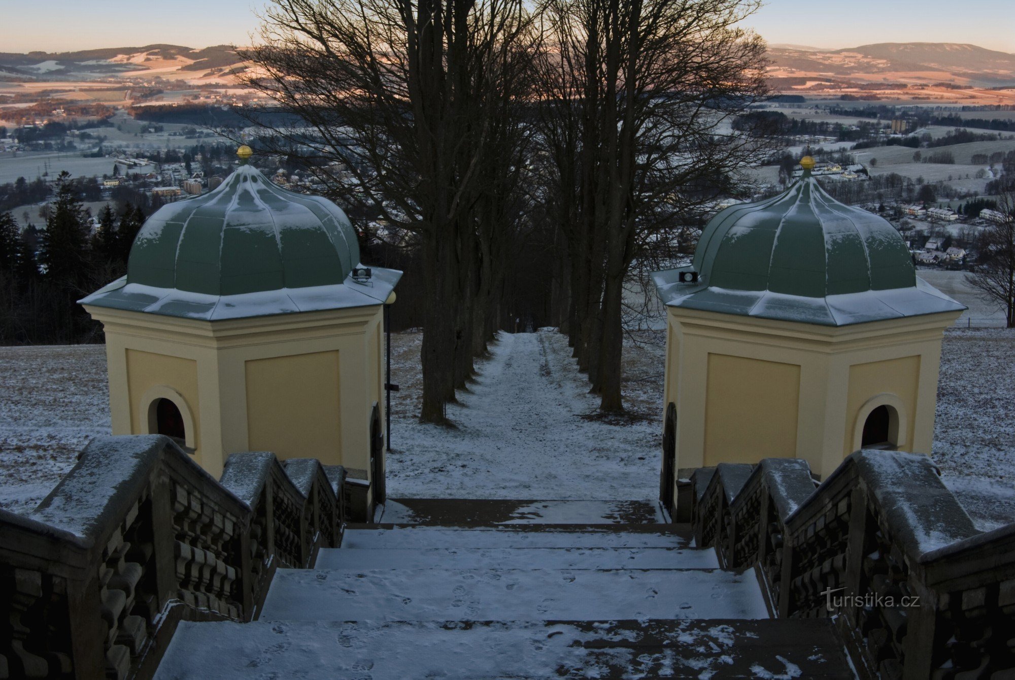 vue de Králíky depuis le lieu de pèlerinage de la Montagne de la Mère de Dieu