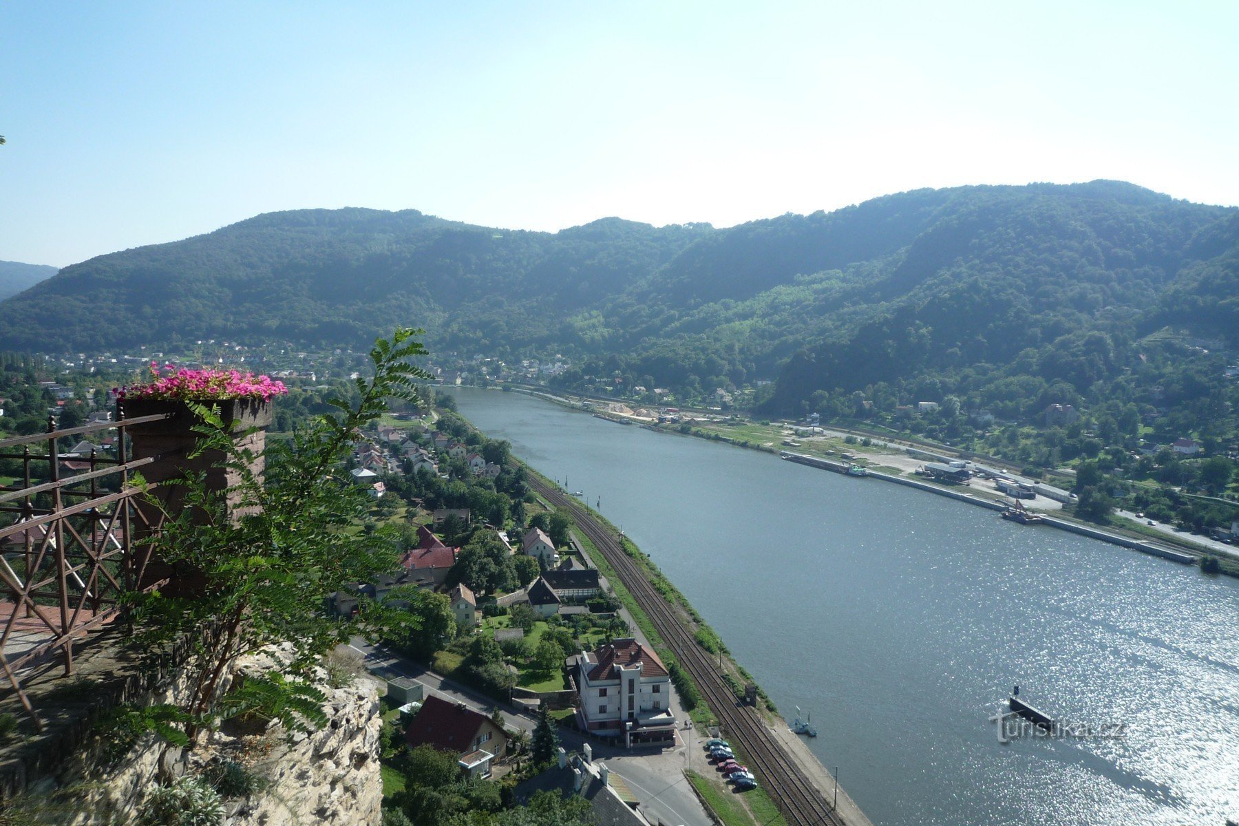 Pogled na Labo z gradu Střekov