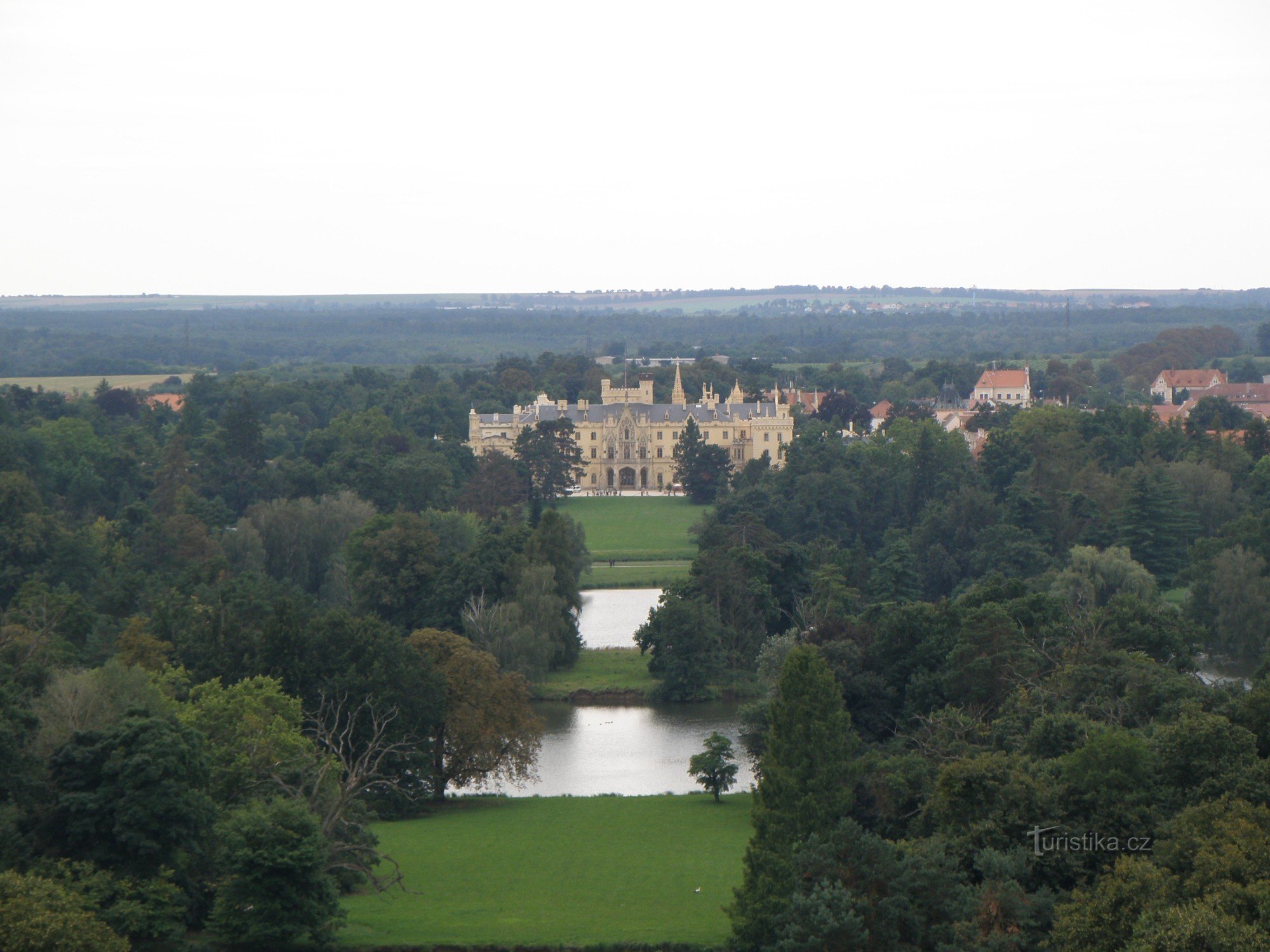 utsikt över Ladnický slott från minaret