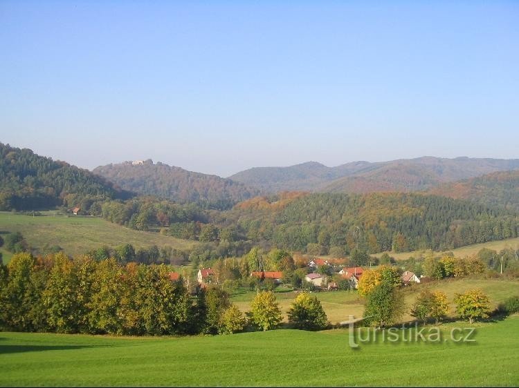 uitzicht op Mörkovice vanaf de heuvel van Strážnice