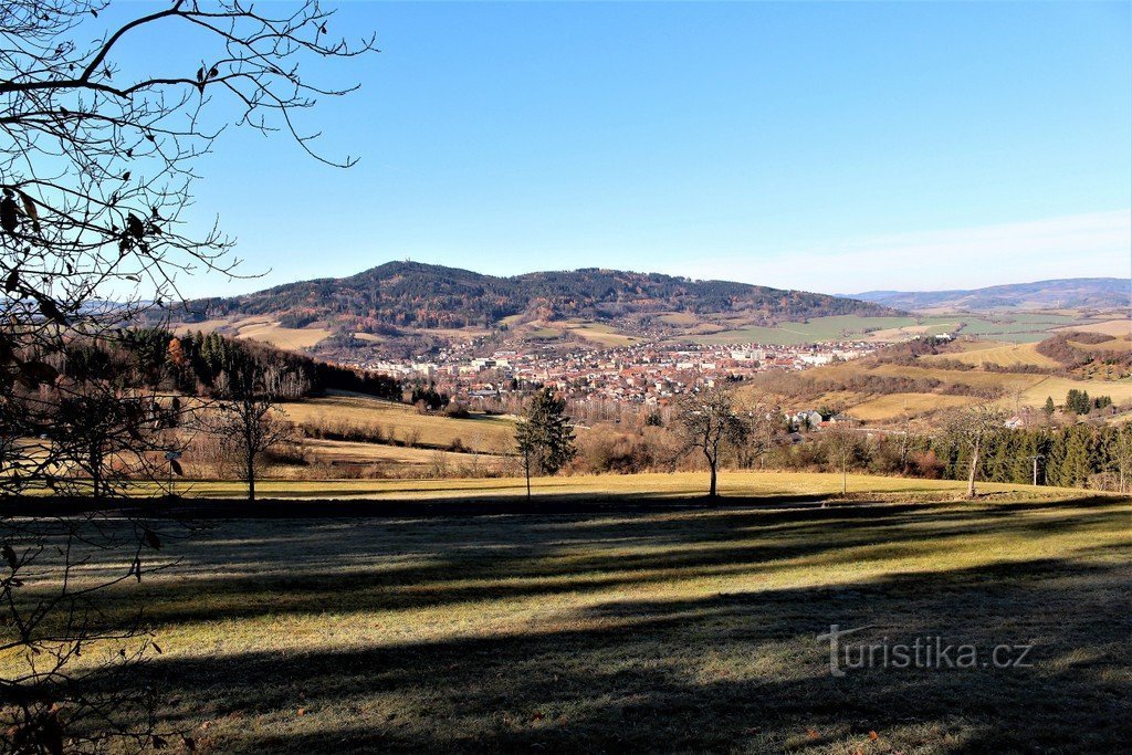 Vista da cidade de Sušice e Svatobor