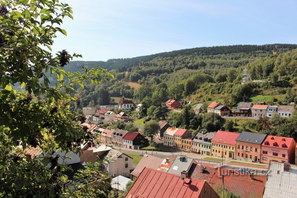 Widok na miasto ze ścieżki do kaplicy