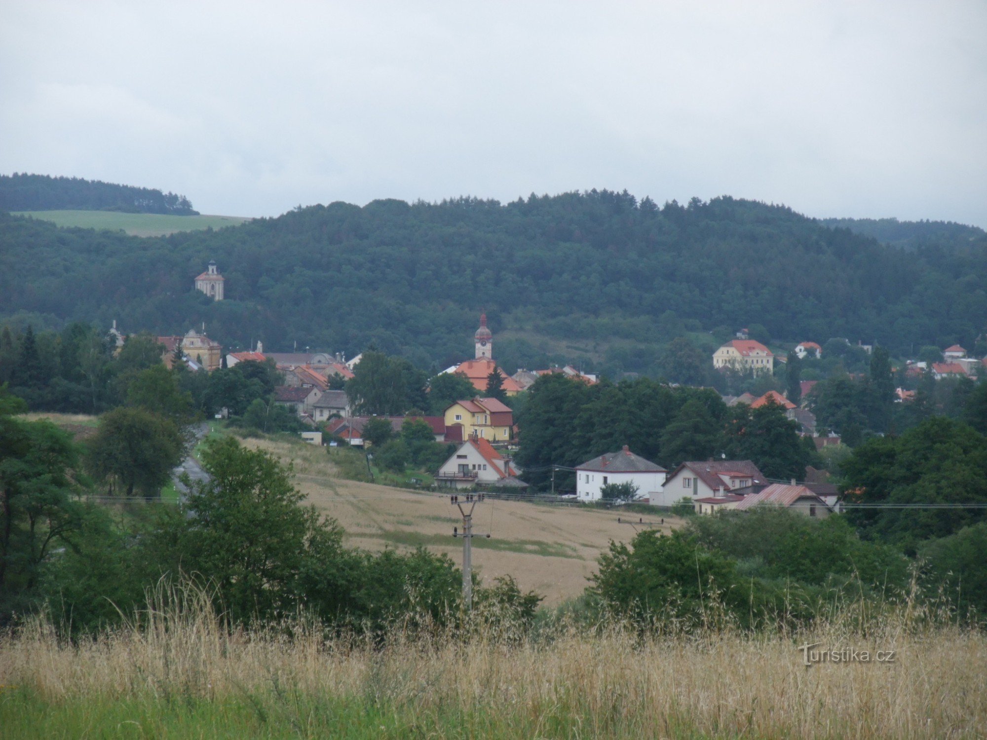 widok na miasto ze wzgórza