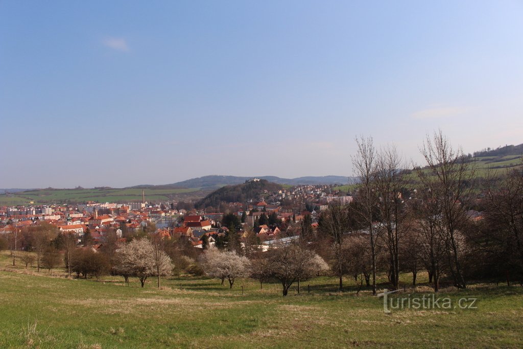 Kilátás a városra a Žižkova-hegy lejtőjéről