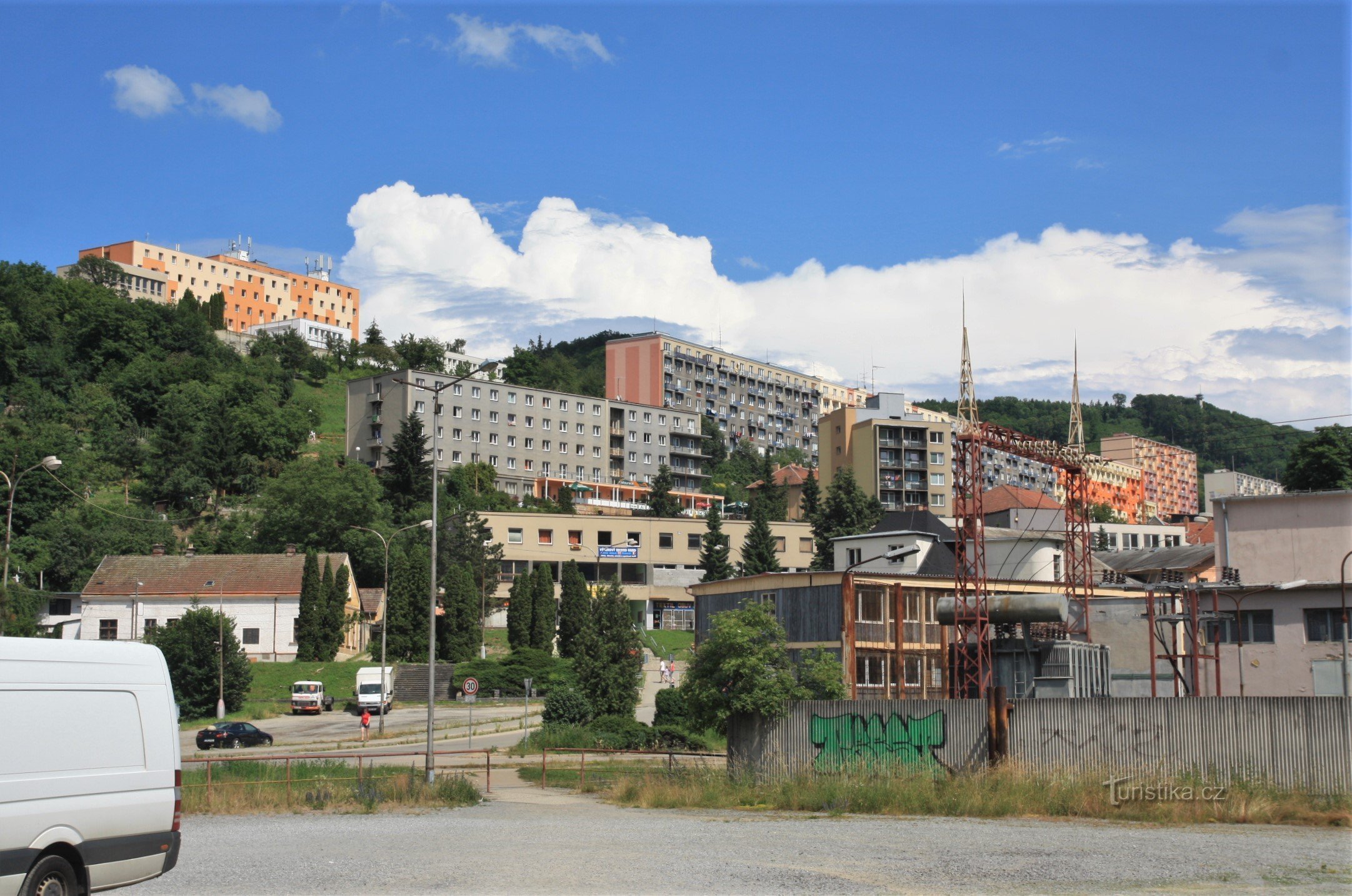 Utsikt över Na Horce-distriktet från Práce-torget