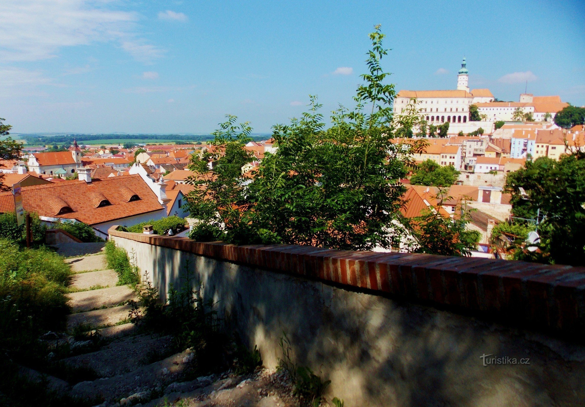 uitzicht op Mikulov en het kasteel