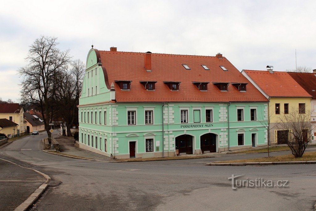 Widok na młyn z zamku