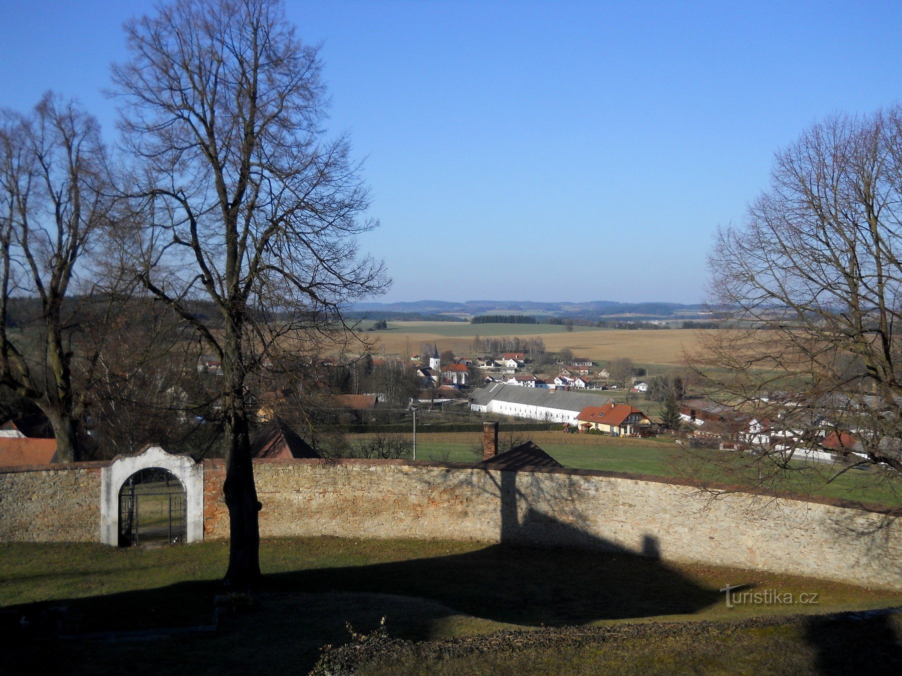 Uitzicht op het dorp Kostelní Vydří