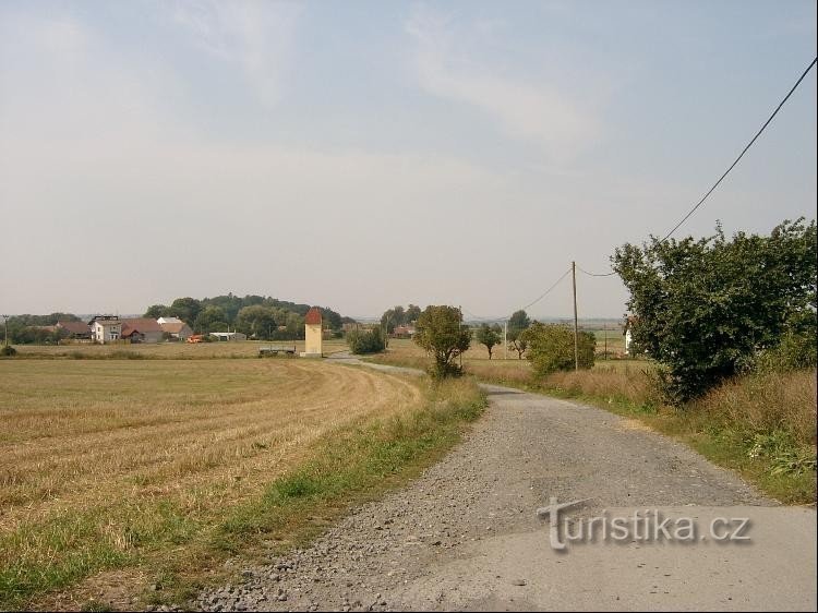 Gezicht op het dorp vanaf Tuchoměřice