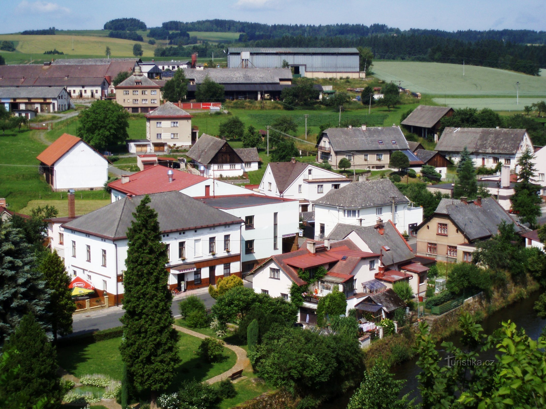 Kilátás a falura a harangtoronyból (Havlovice)