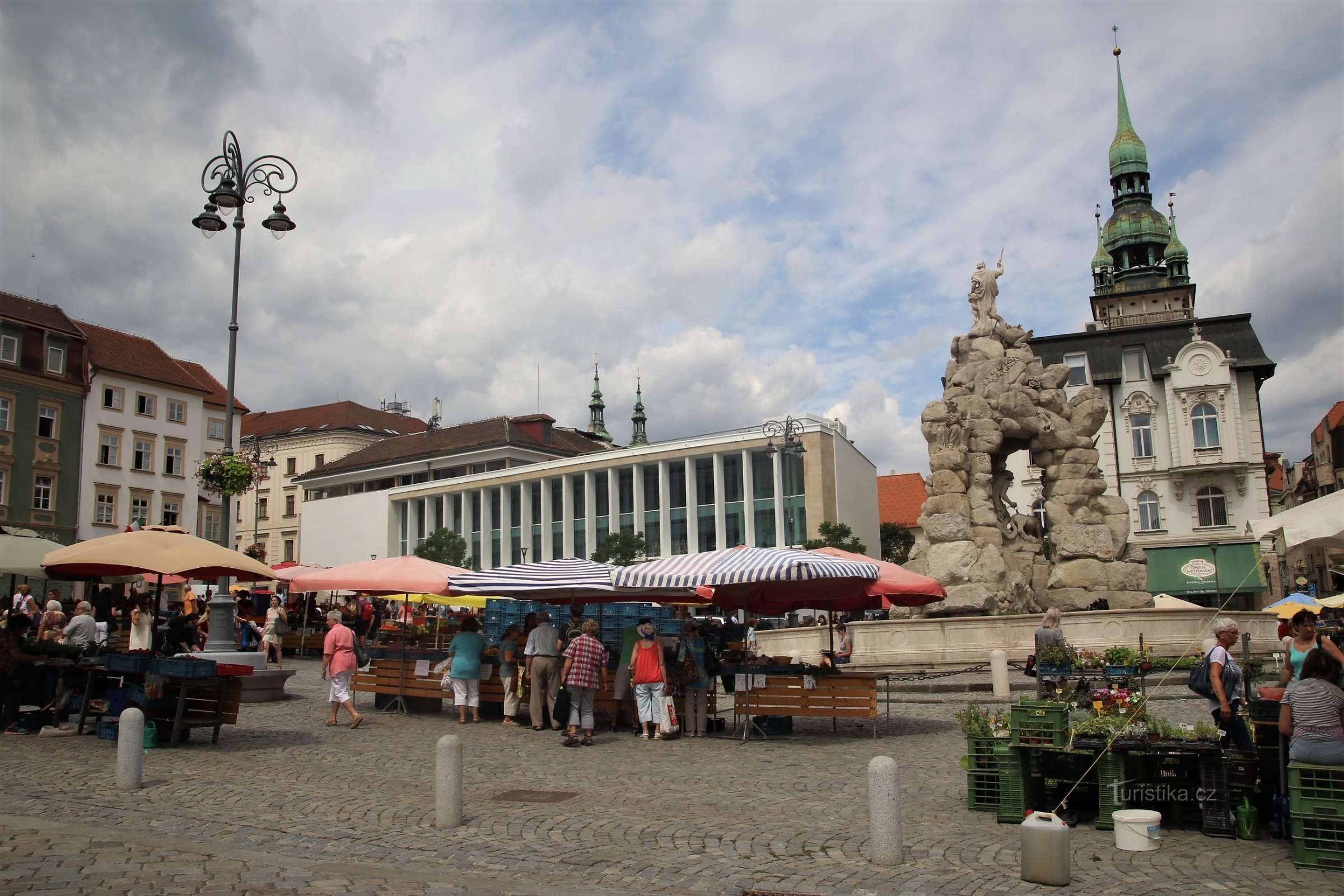 Udsigt over bygningen fra Zelný trh-pladsen