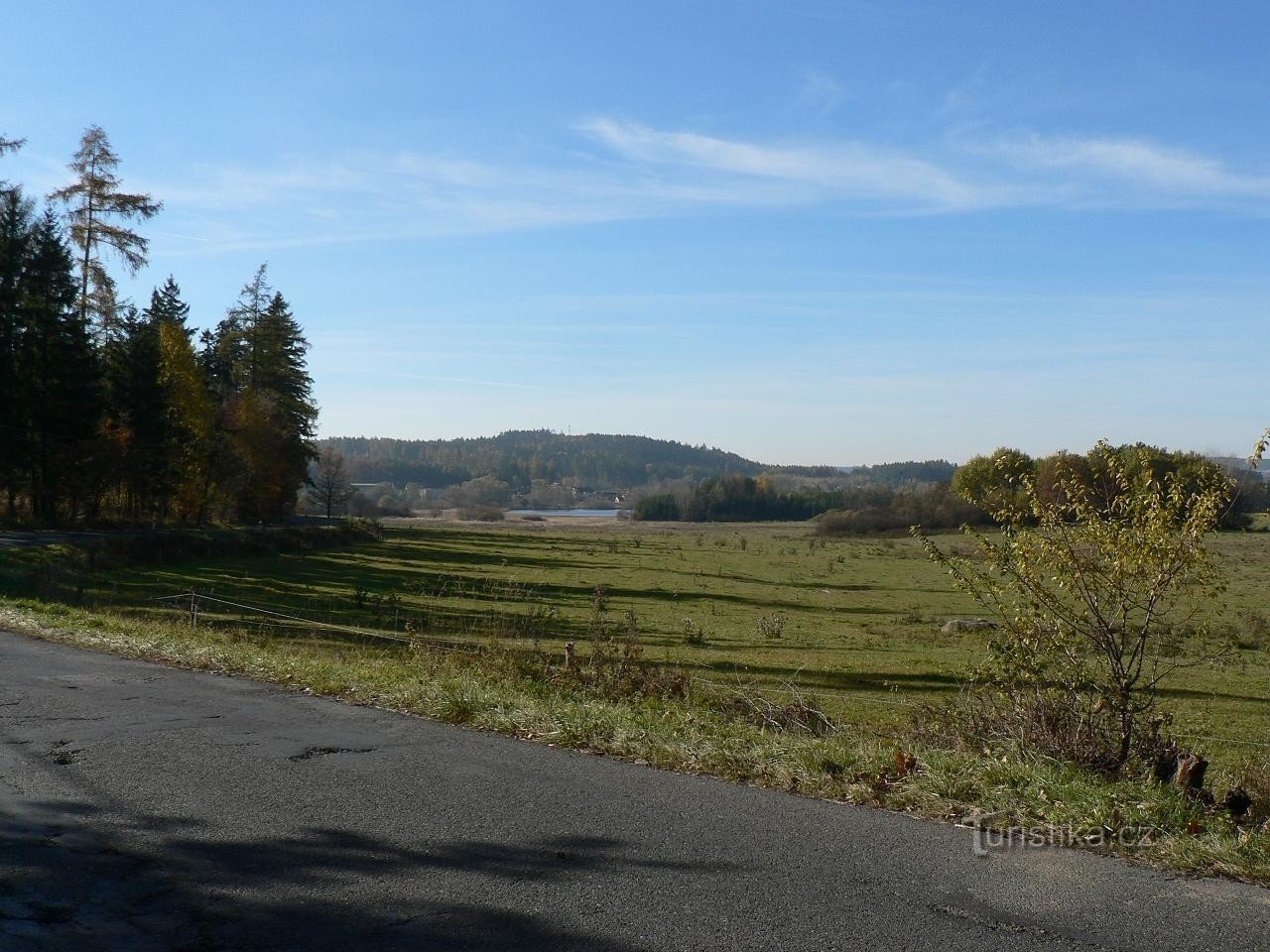 Vista de Pačejov y el estanque Buxin