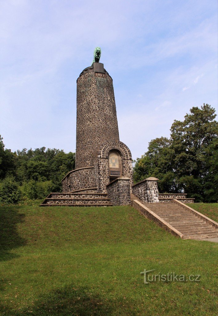 View of the monument from SW