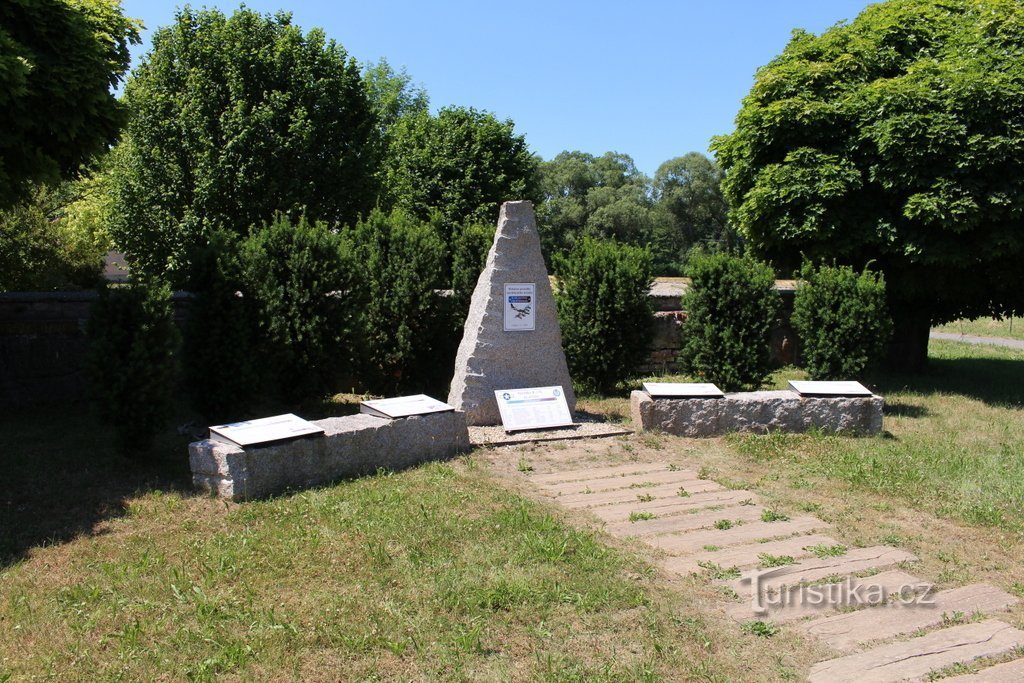 Veduta del monumento dall'altro lato