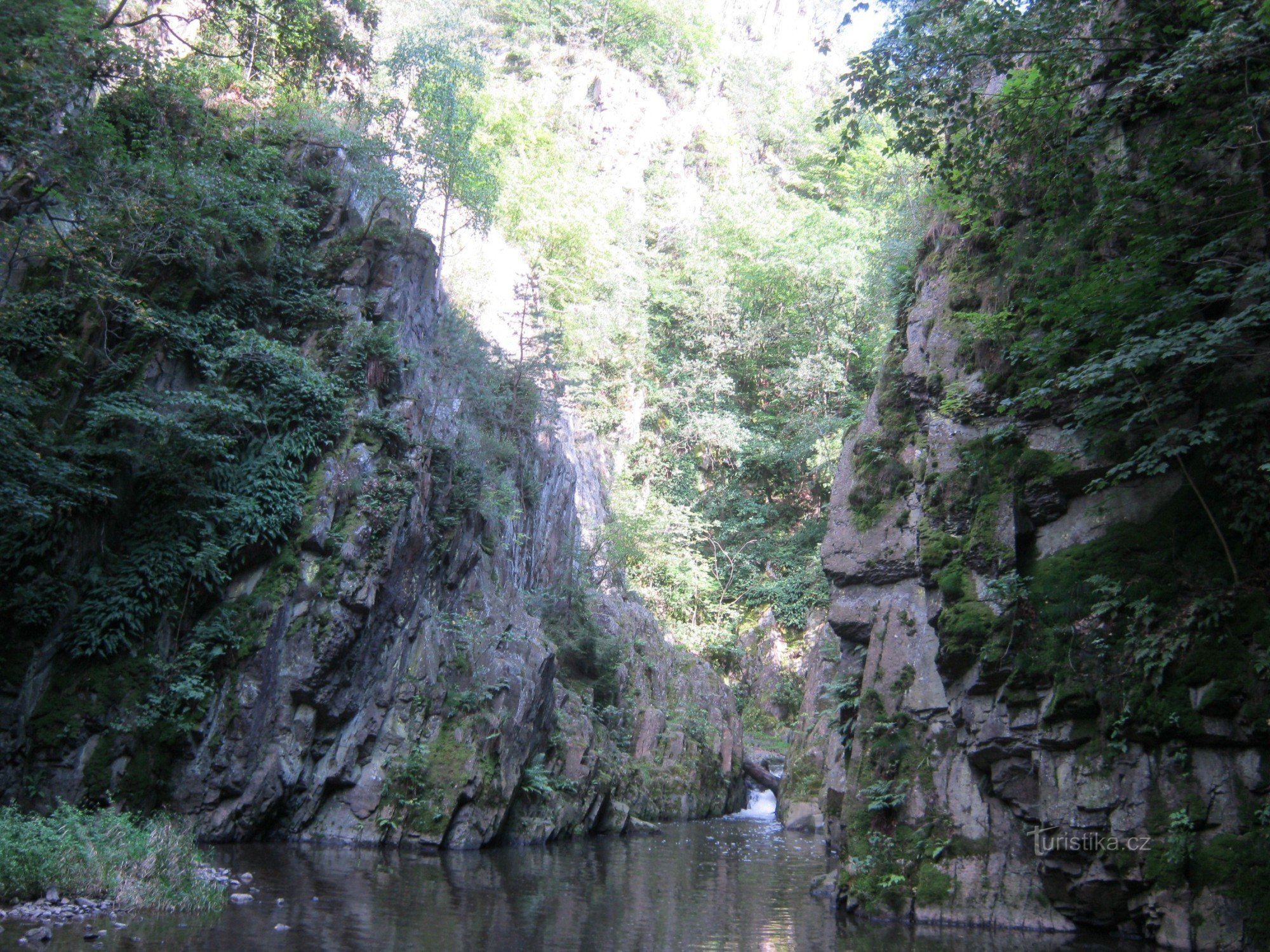 Вид на останній водоспад