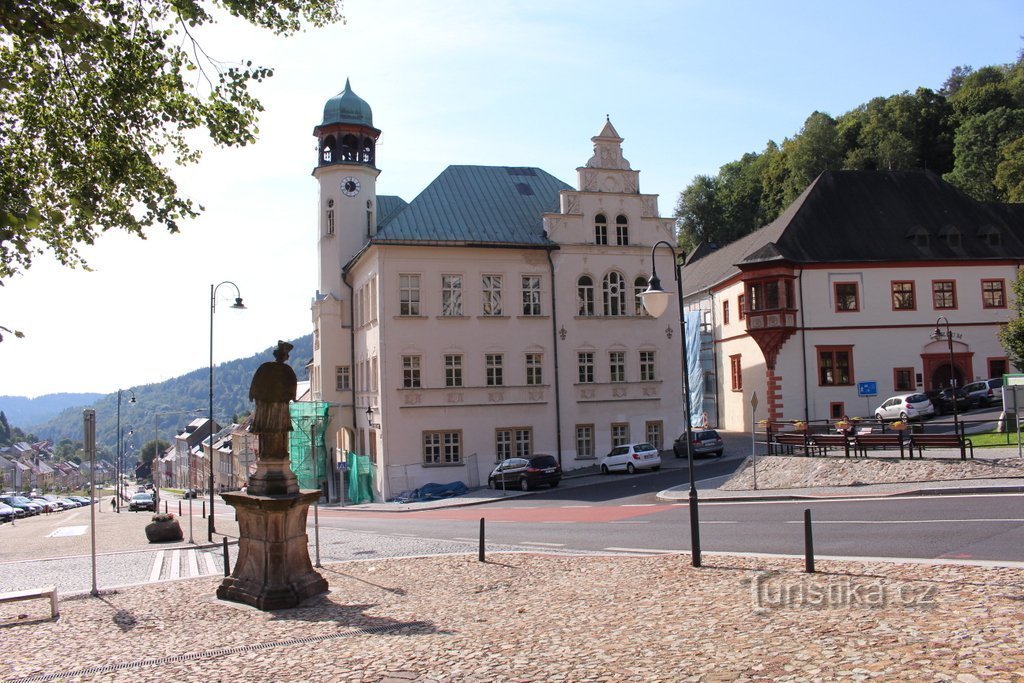 Blick auf das Rathaus von Norden