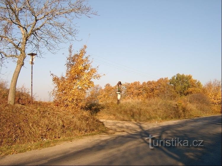 View ngã tư: nhìn từ hướng nam, từ đường vào Bubovice