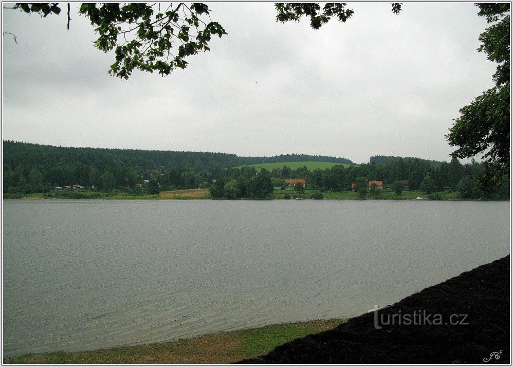 Utsikt över Sečská-reservoaren