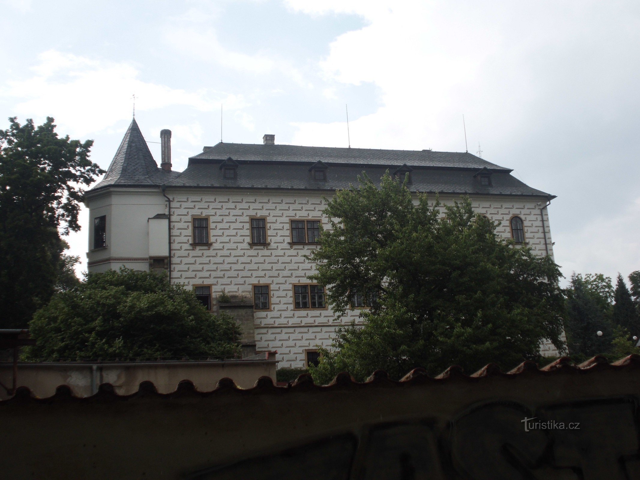 uitzicht op het kasteel van Slatiňan